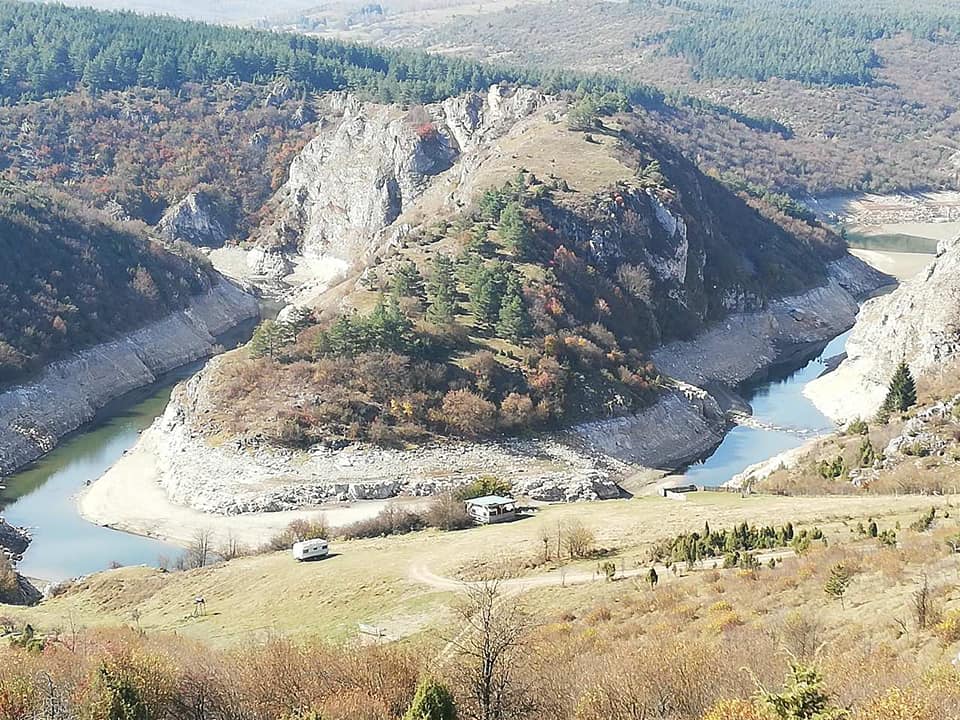 Србија: Зарад профита Вучићеве лоповске банде уништавју се реке, језера... Србија: Зарад профита Вучићеве лоповске банде уништавју се реке, језера...