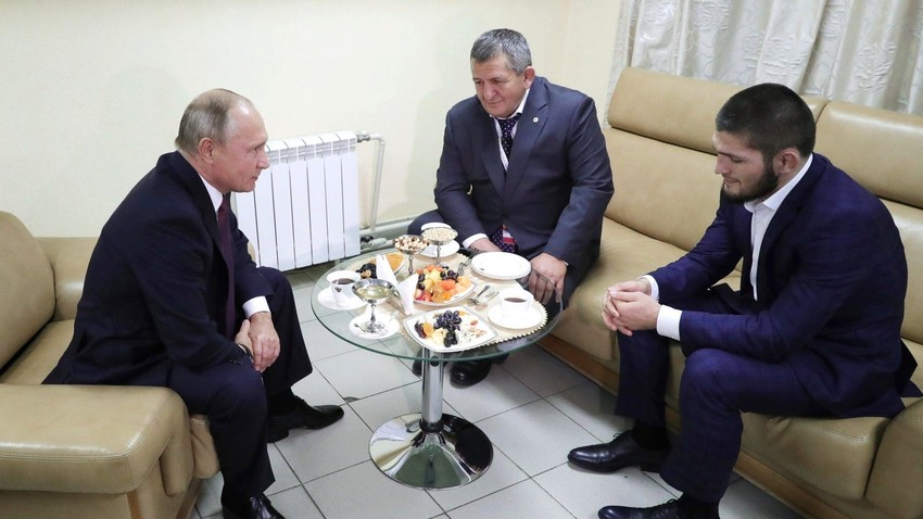 Путин честитао Нурмагомедову: Сви ми Руси можемо тако да скочимо да неће знати шта их је снашло (видео) Путин честитао Нурмагомедову: Сви ми Руси можемо тако да скочимо да неће знати шта их је снашло (видео)