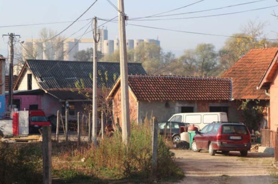 Чачанског поштара брутално претукло 30 Рома – Ударали га аутомобилским ДИЗАЛИЦАМА ПО ГЛАВИ Чачанског поштара брутално претукло 30 Рома – Ударали га аутомобилским ДИЗАЛИЦАМА ПО ГЛАВИ