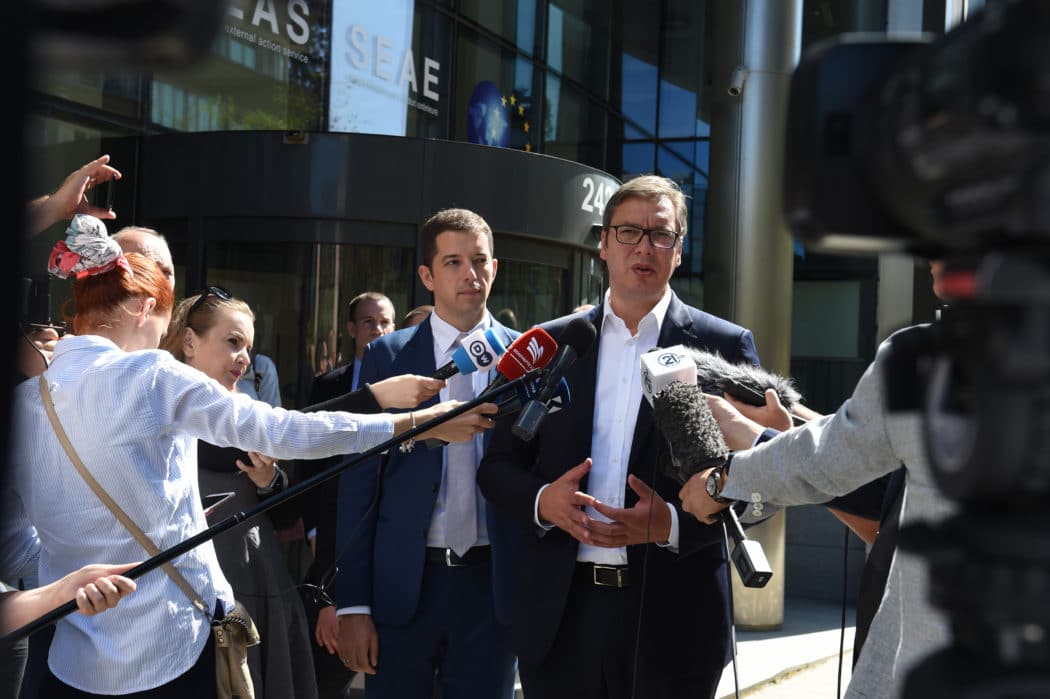 Вучић уместо супруге у Париз повео Марка Ђурића!