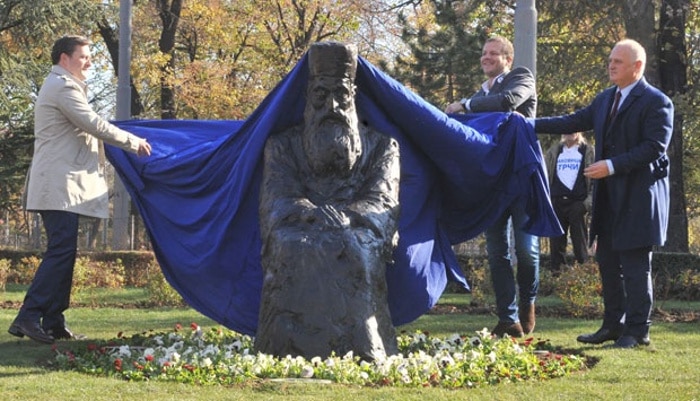 Вучић: Само се будалама не свиђа споменик патријарху Павлу!