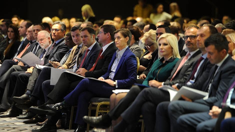 Какве бре црне "реформе", реч је о најобичној пљачки народне и државне имовине!