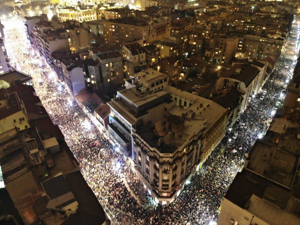 НЕМАЧКИ МЕДИЈИ: Народ на улицама против самозаљубљеног Вучића НЕМАЧКИ МЕДИЈИ: Народ на улицама против самозаљубљеног Вучића