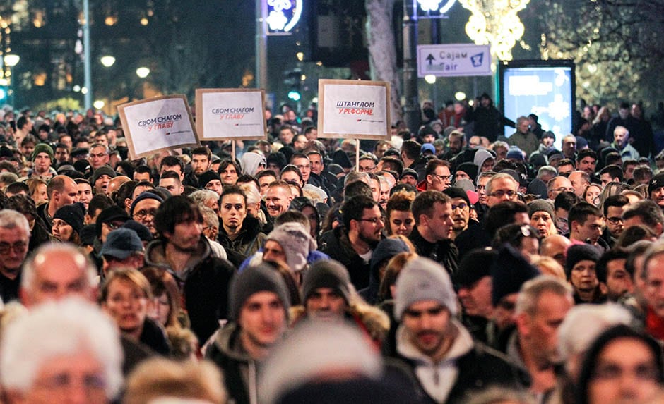 Београд: Најмасовнији протест против Вучића од његовог доласка на власт! (фото, видео)