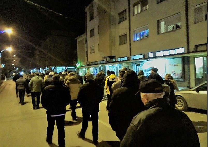 У Kуршумлији протести против локалне власти и режима Александра Вучића У Kуршумлији протести против локалне власти и режима Александра Вучића