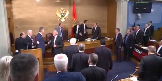 Мило умало да добије батине у ЦГ Скупштини! (видео) 1