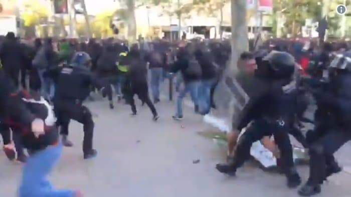 Португаласка полиција брутално разбила протесте "Жутих прслука" (видео) Португаласка полиција брутално разбила протесте "Жутих прслука" (видео)