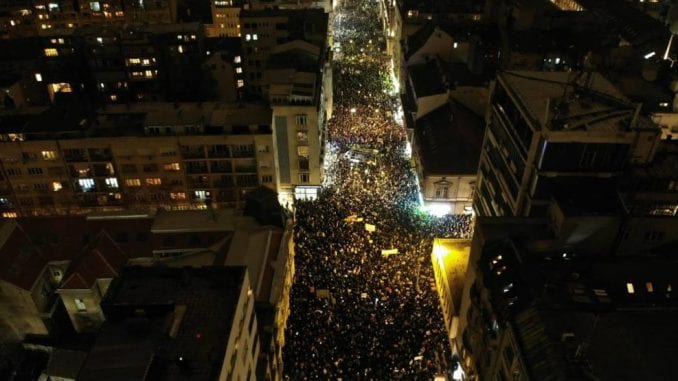 Протест опозиције у Београду све масовнији (видео) Протест опозиције у Београду све масовнији (видео)