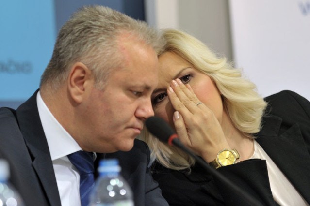 ЗОРАНА МИХАЈЛОВИЋ ОД Г17+ ДО СНС: Радила за ДОС, за Лабуса, за Додика... ЗОРАНА МИХАЈЛОВИЋ ОД Г17+ ДО СНС: Радила за ДОС, за Лабуса, за Додика...
