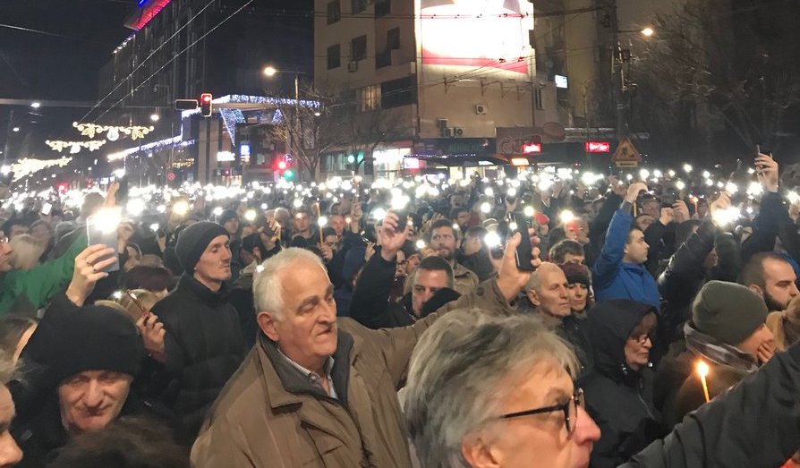 ПРОТЕСТНА ШЕТЊА: Цео Београд је на улици! (видео) ПРОТЕСТНА ШЕТЊА: Цео Београд је на улици! (видео)