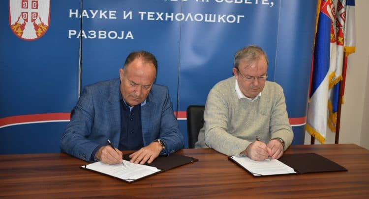 МИНИСТАР ПРОСВЕТЕ РЕШИО ПРОБЛЕМ: Државну имовину поклонио другосрбијанском приватнику! МИНИСТАР ПРОСВЕТЕ РЕШИО ПРОБЛЕМ: Државну имовину поклонио другосрбијанском приватнику!