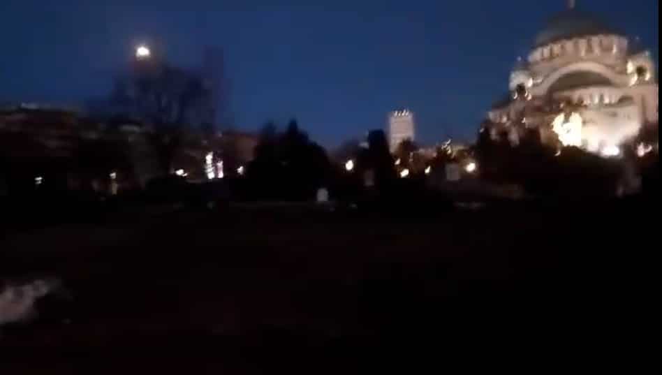 Погледајте полупразан плато испред Храма Светог Саве (видео) Погледајте полупразан плато испред Храма Светог Саве (видео)