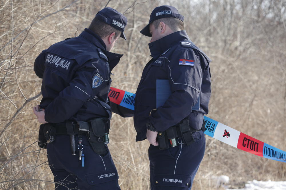 ВУЧИЋЕВА ПОЛИЦИЈА Полицајци са маскама опљачкали пошту у околини Јагодине! ВУЧИЋЕВА ПОЛИЦИЈА Полицајци са маскама опљачкали пошту у околини Јагодине!