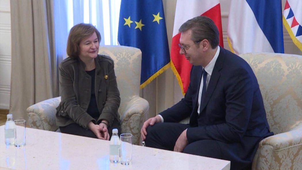 Србија и ЕУ: Шизофреника не брине порука из Француске да од уласка Србије у ЕУ нема ништа! Србија и ЕУ: Шизофреника не брине порука из Француске да од уласка Србије у ЕУ нема ништа!