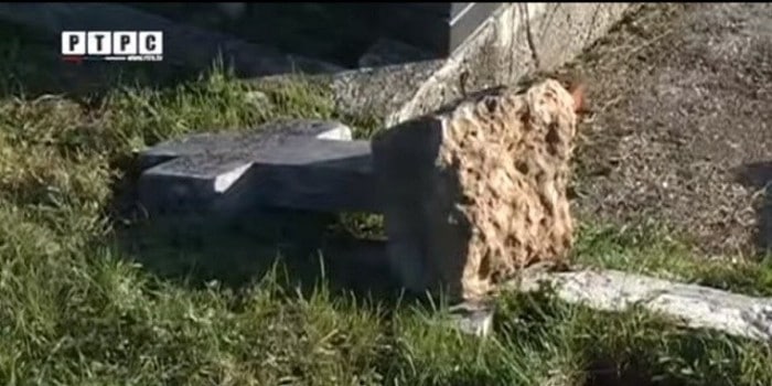 Са сарајевских гробаља уклањају 13.000 српских гробова, а кости спаљују (видео) Са сарајевских гробаља уклањају 13.000 српских гробова, а кости спаљују (видео)