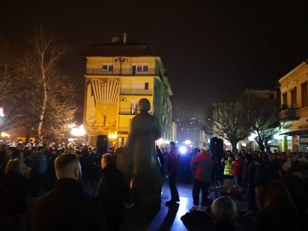 УСТАНАК! Широм Србије и данас протести против велеиздајника и лопова (фото, видео) УСТАНАК! Широм Србије и данас протести против велеиздајника и лопова (фото, видео)