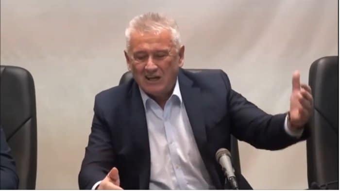 Веља Илић без задршке о Александру Вучићу! (видео) Веља Илић без задршке о Александру Вучићу! (видео)