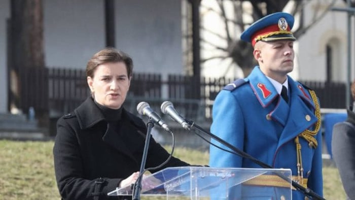 Орашац: Брнабић извиждана на обележавању Дана државности уз повике издаја (видео) Орашац: Брнабић извиждана на обележавању Дана државности уз повике издаја (видео)