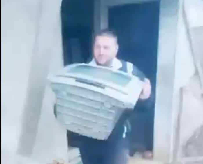 Решио човек проблем Вучићеве режимске пропаганде (видео) Решио човек проблем Вучићеве режимске пропаганде (видео)