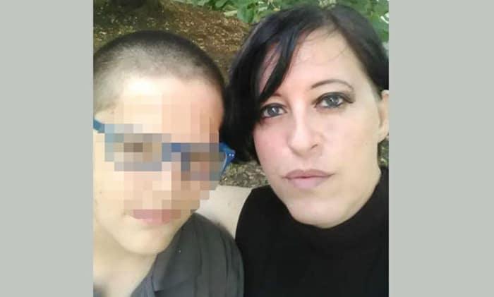 САМОХРАНА МАЈКА ИНВАЛИД: Годинама ми муче сина јер је сиромашан, сломили му ногу, а у школи тражили да не пријавим САМОХРАНА МАЈКА ИНВАЛИД: Годинама ми муче сина јер је сиромашан, сломили му ногу, а у школи тражили да не пријавим