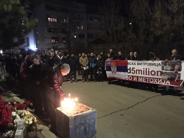 „Отаџбина“: Не плашимо се Вучићевих и Зељиних провокатора нити претњи Српске листе - одржаћемо протест у Косовској Митровици „Отаџбина“: Не плашимо се Вучићевих и Зељиних провокатора нити претњи Српске листе - одржаћемо протест у Косовској Митровици
