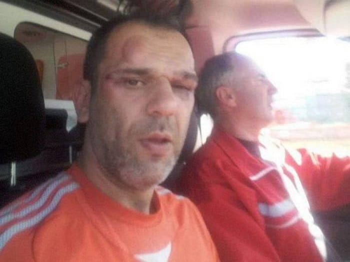 Локални напредњаци га прво ПРЕБИЛИ због организовања протеста да би га потом и УХАПСИЛИ! Локални напредњаци га прво ПРЕБИЛИ због организовања протеста да би га потом и УХАПСИЛИ!