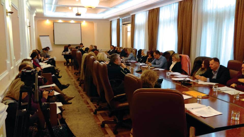 Ниш: Пакетићи за сиромашну децу разграбљени међу запосленима Градске куће! Ниш: Пакетићи за сиромашну децу разграбљени међу запосленима Градске куће!