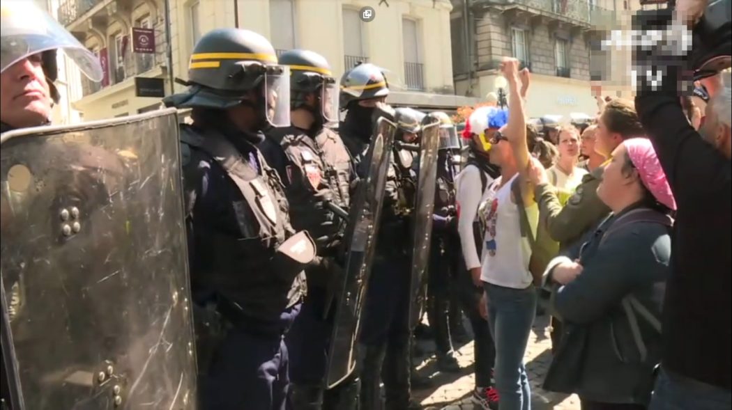 Протести жутих прслука настављају се 20. викенд за редом (видео) Протести жутих прслука настављају се 20. викенд за редом (видео)