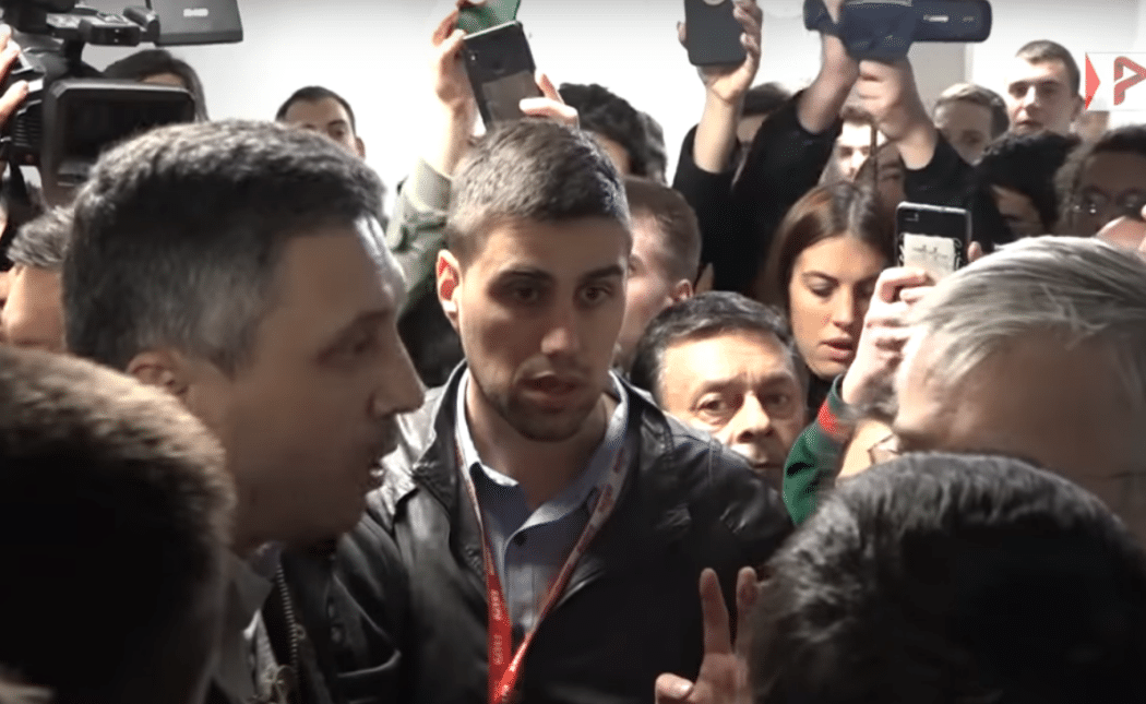 ОСМОРКА НА СЛОБОДИ: Без притвора за уношење моторне тестере у РТС, укинуто пет прекршајних пресуда ОСМОРКА НА СЛОБОДИ: Без притвора за уношење моторне тестере у РТС, укинуто пет прекршајних пресуда