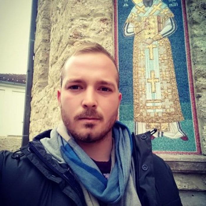 УРОШ САВИЋ – ЖРТВА ФАШИСТИЧКОГ РЕЖИМА Погледајте због чега је овај момак пребијен и осуђен на 30 дана затвора! (видео) УРОШ САВИЋ – ЖРТВА ФАШИСТИЧКОГ РЕЖИМА Погледајте због чега је овај момак пребијен и осуђен на 30 дана затвора! (видео)
