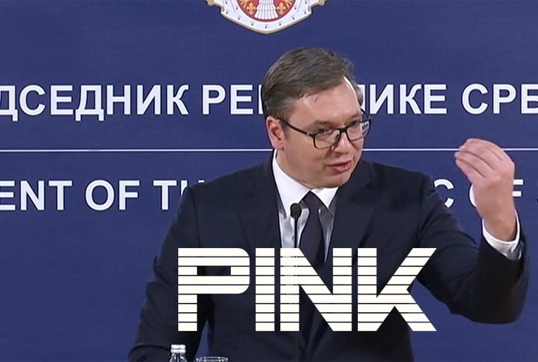 СТРАХ! Пинк искључио звук са конференције да се не чује народ испред СТРАХ! Пинк искључио звук са конференције да се не чује народ испред