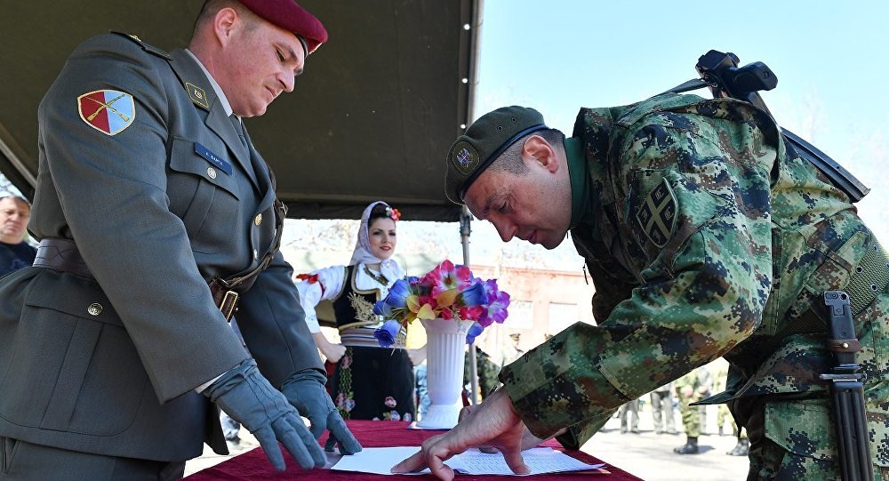 Радо иде Вулин у војнике, два га вуку а тројица туку! Радо иде Вулин у војнике, два га вуку а тројица туку!