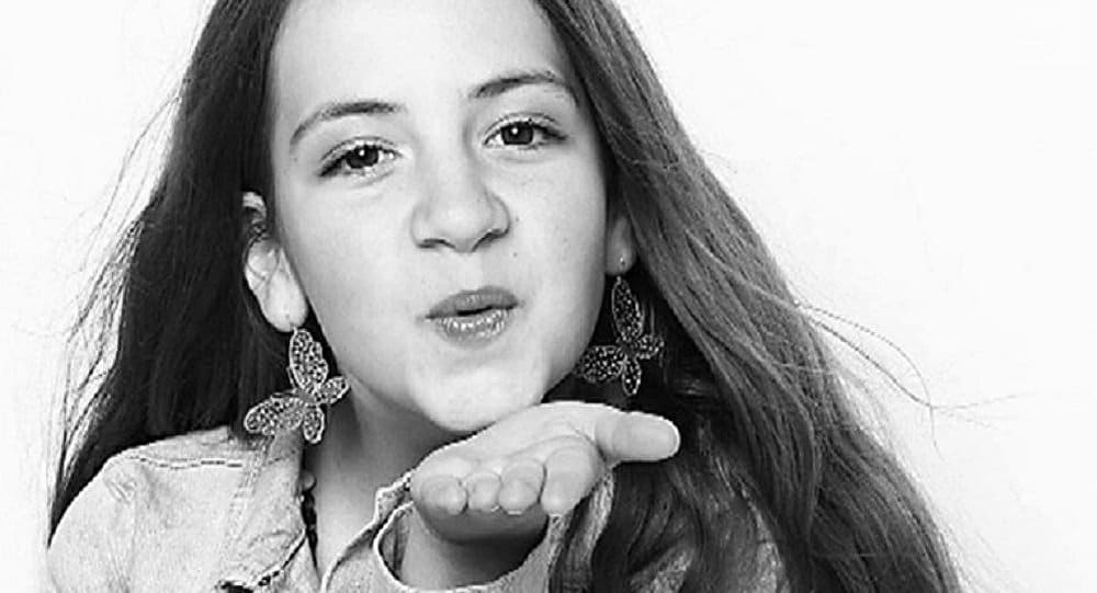 Терориста с Новог Зеланда тврди да је убијао због ове девојчице. Ко је она? Терориста с Новог Зеланда тврди да је убијао због ове девојчице. Ко је она?