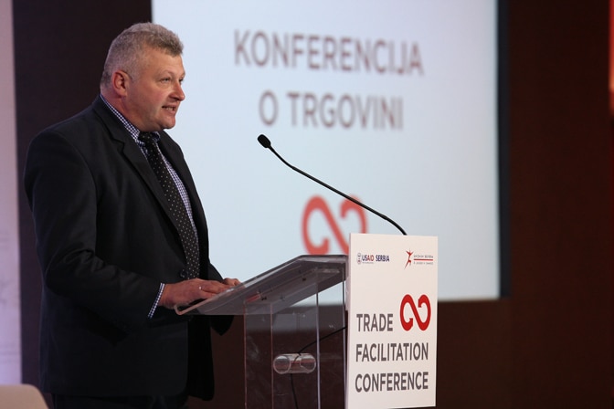НАПРЕДНИ ИДИОТИ се хвале да су убрзали увоз воћа и поврћа у Србију?! НАПРЕДНИ ИДИОТИ се хвале да су убрзали увоз воћа и поврћа у Србију?!