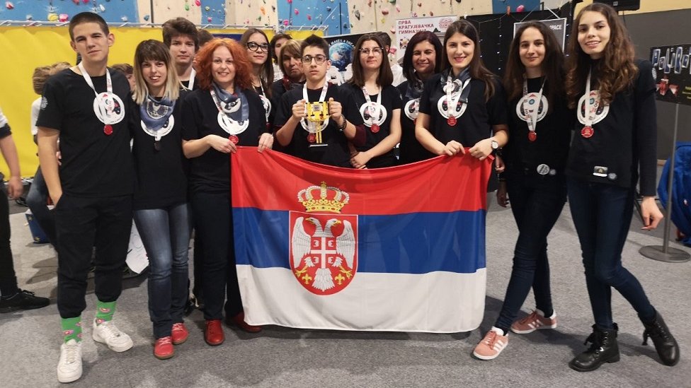 Kрагујевачки гимназијалци лакше до свемира него до Америке Kрагујевачки гимназијалци лакше до свемира него до Америке