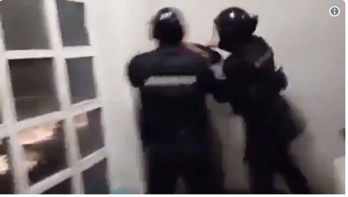 Погледајте иживљавање припадника "Жандармерије" над средњошколцима у згради РТС-а (видео) Погледајте иживљавање припадника "Жандармерије" над средњошколцима у згради РТС-а (видео)
