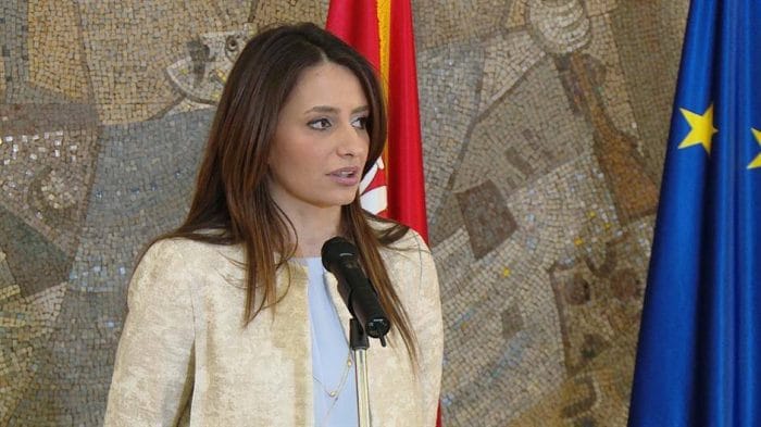 Министарка правде Кубуровић ПОНОСНА на извршитеље који избају људе из кућа! Министарка правде Кубуровић ПОНОСНА на извршитеље који избају људе из кућа!