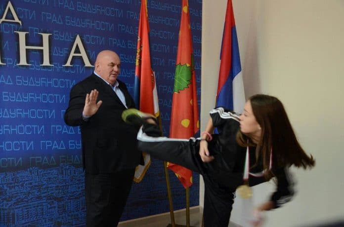 Тамна је ноћ... (видео) Тамна је ноћ... (видео)
