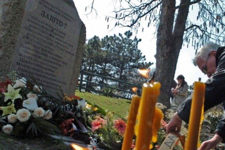 На данашњи дан пре 20 година НАТО бомбардовао зграду РТС, и убио 16 радника који су се затекли унутра На данашњи дан пре 20 година НАТО бомбардовао зграду РТС, и убио 16 радника који су се затекли унутра