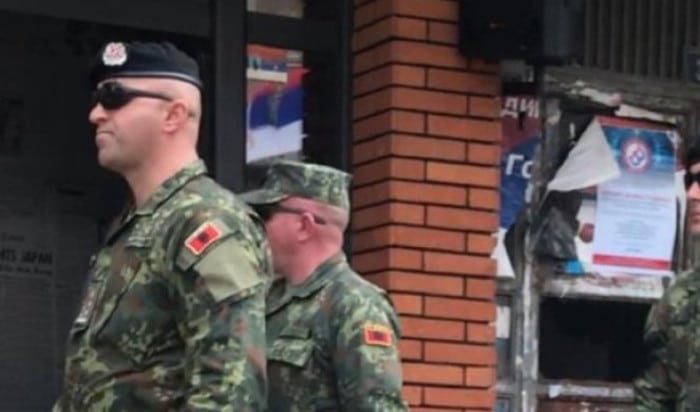 Погледајте како се албанска војска шета по Косовској Митровици док Вучић јури фашисте у Београду (видео) Погледајте како се албанска војска шета по Косовској Митровици док Вучић јури фашисте у Београду (видео)