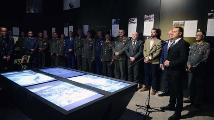 ДЕ СИ БРЕ ГАНДИ, ништа гладовање и то? ДЕ СИ БРЕ ГАНДИ, ништа гладовање и то?