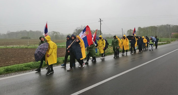 ''Срби'' са КиМ пешке у Београд - за Србију, Вучића и 50 хиљада динара! ''Срби'' са КиМ пешке у Београд - за Србију, Вучића и 50 хиљада динара!