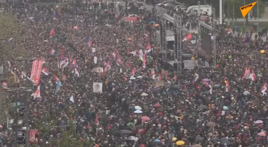 Протест "1 од 5 милиона" у Београду (уживо) Протест "1 од 5 милиона" у Београду (уживо)