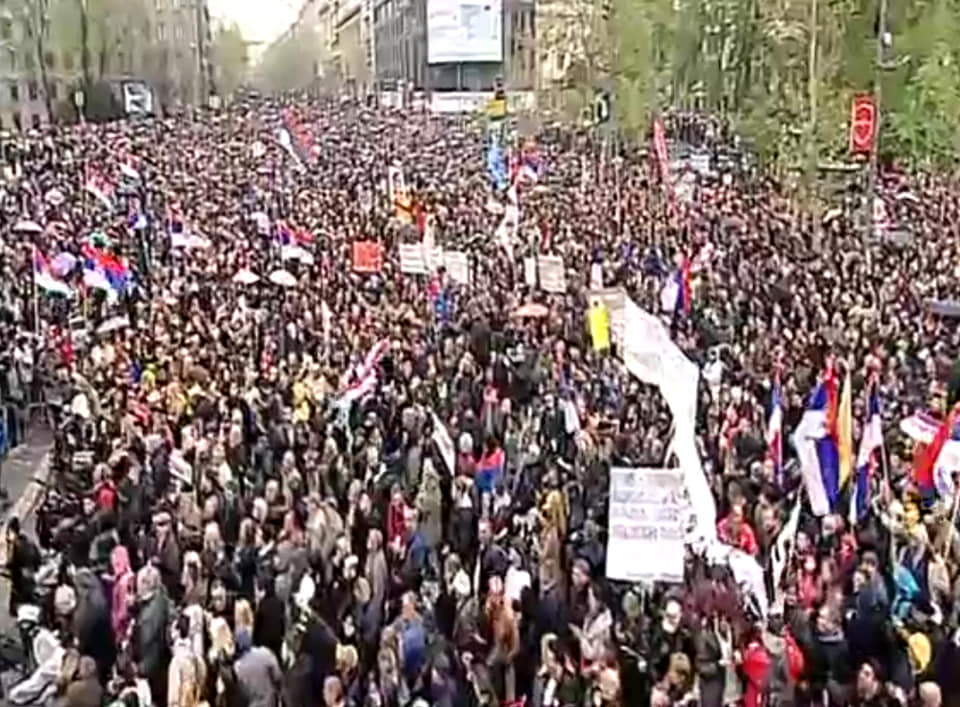 Најмасовнији протест опозиције до сада, у Београду испред скупштине преко 80.000 људи (видео) Најмасовнији протест опозиције до сада, у Београду испред скупштине преко 80.000 људи (видео)