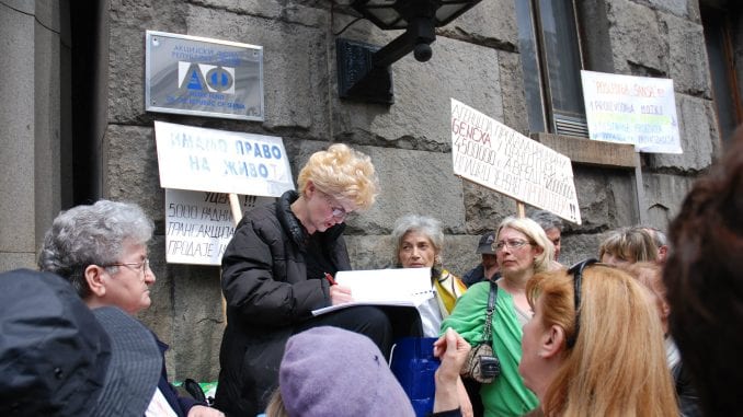 Радници 10 година чекали 200 евра о години стажа, добиће воћкицу!
