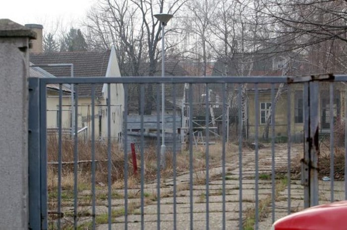 Продаја 22 војна комплекса и осам пословних простора који "нису неопходни за функционисање Војске Србије" Продаја 22 војна комплекса и осам пословних простора који "нису неопходни за функционисање Војске Србије"