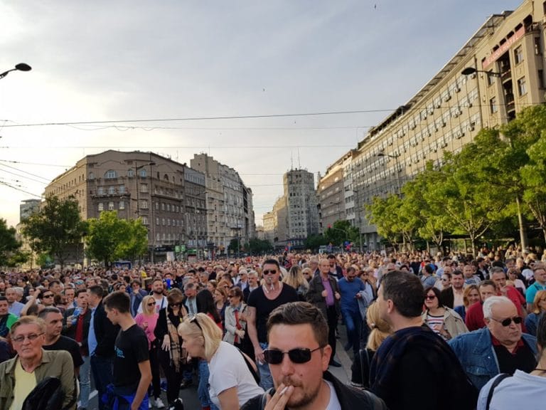 Протест „1 ОД 5 МИЛИОНА“ у Београду Протест „1 ОД 5 МИЛИОНА“ у Београду
