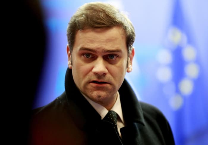 Борко Стефановић је одавно због шпијунаже требао да заглави робију! Борко Стефановић је одавно због шпијунаже требао да заглави робију!