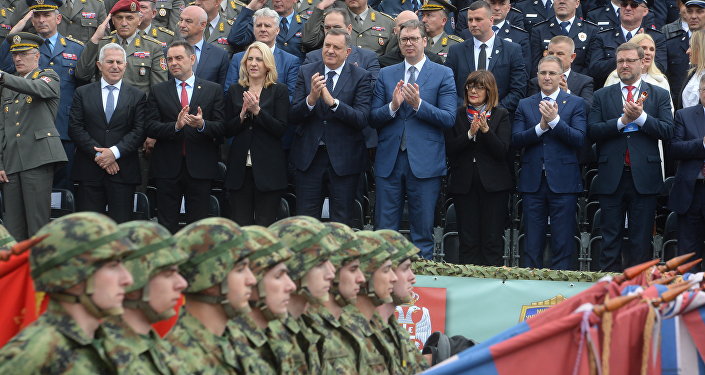 За параду има пара а за регрес и топли оброк војницима – нема! За параду има пара а за регрес и топли оброк војницима – нема!
