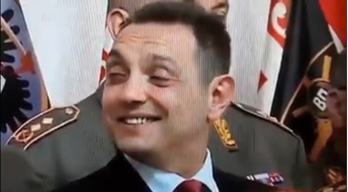 Па нећемо да вас зовемо полиција, зваћемо вас пандурација, керови, керећа бригада, керовођа, етц... Па нећемо да вас зовемо полиција, зваћемо вас пандурација, керови, керећа бригада, керовођа, етц...